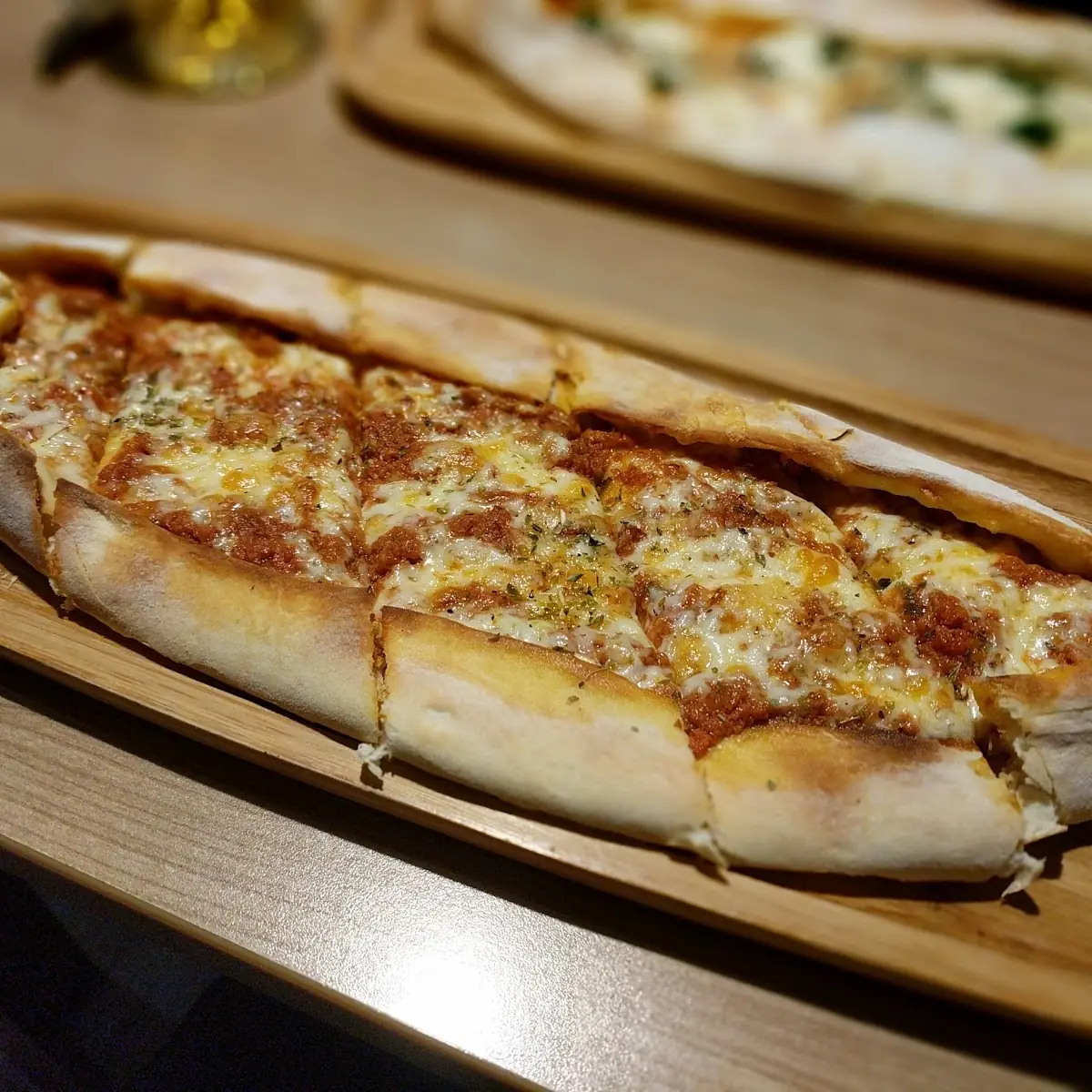 Pide Mit Hackfleisch Und Käse, La Truva