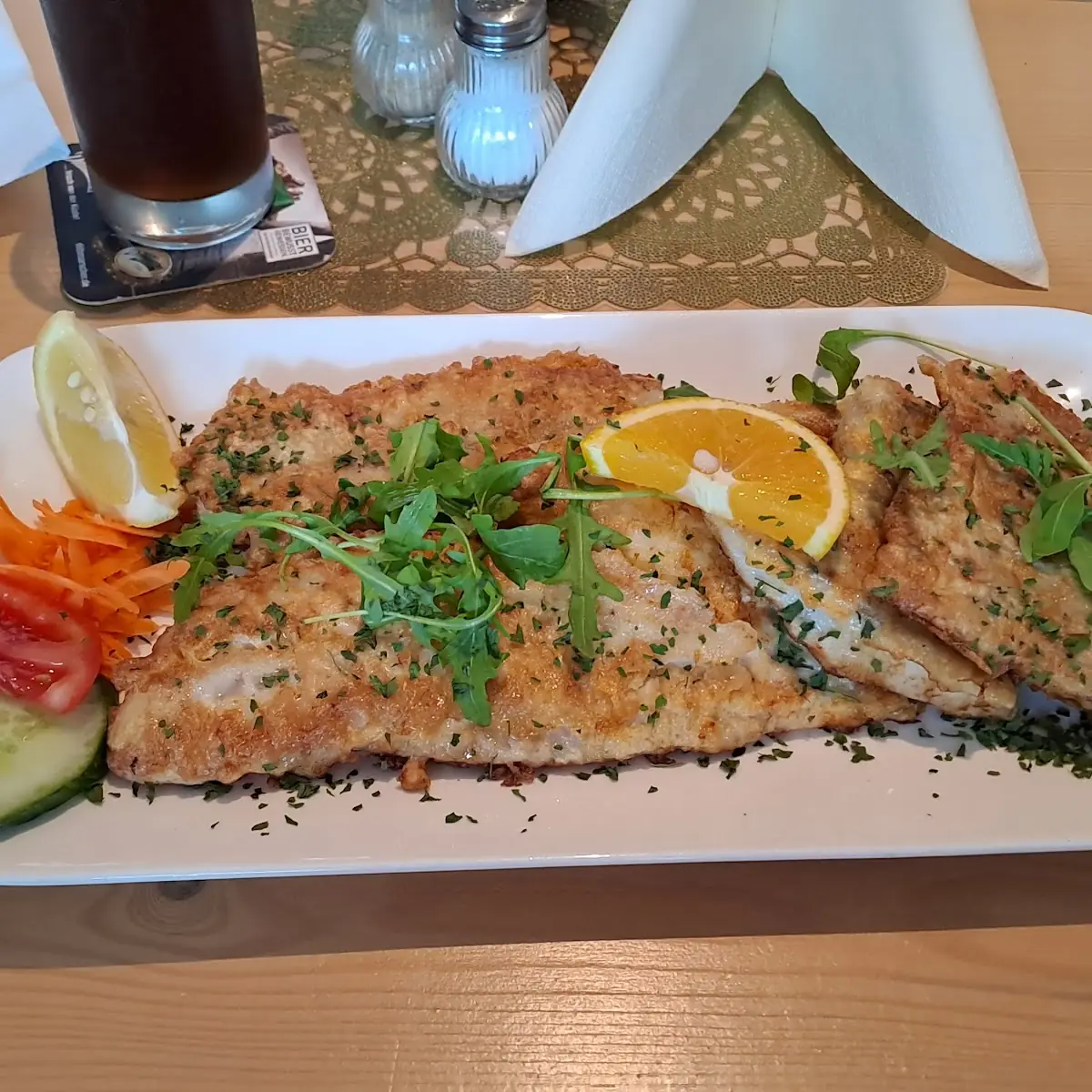 Ankerplatte, Restaurant vor Anker