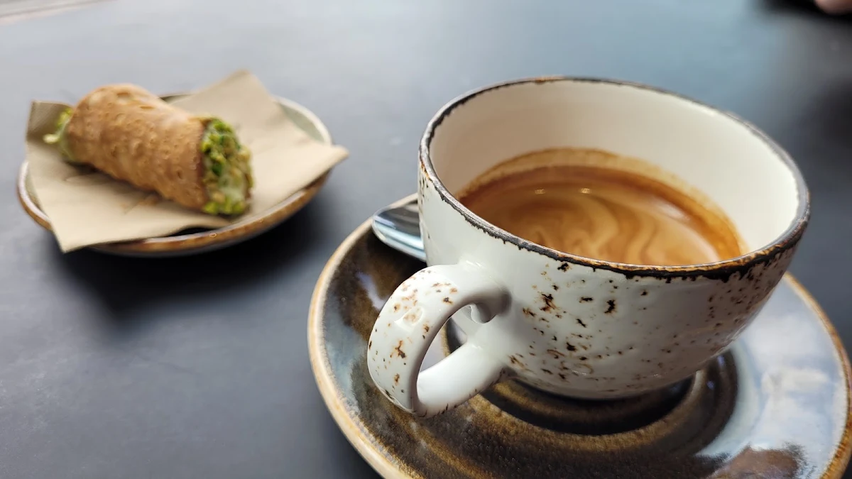 Highlights, Fili Café
