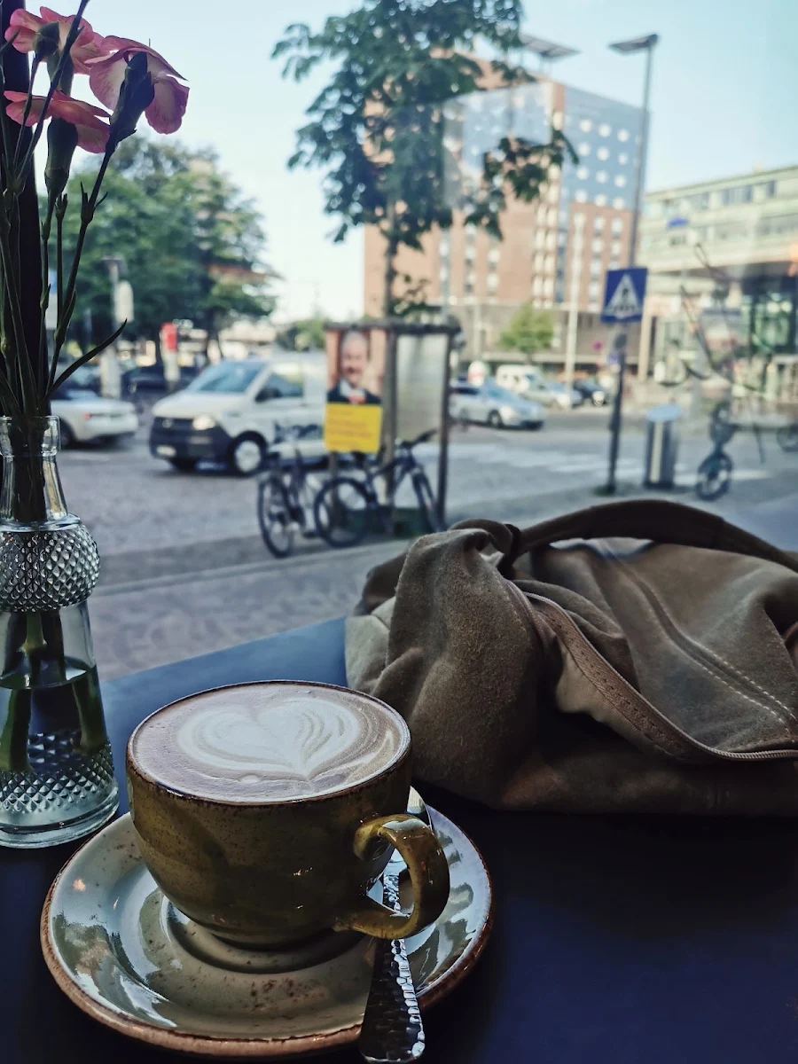 Highlights, Fili Café