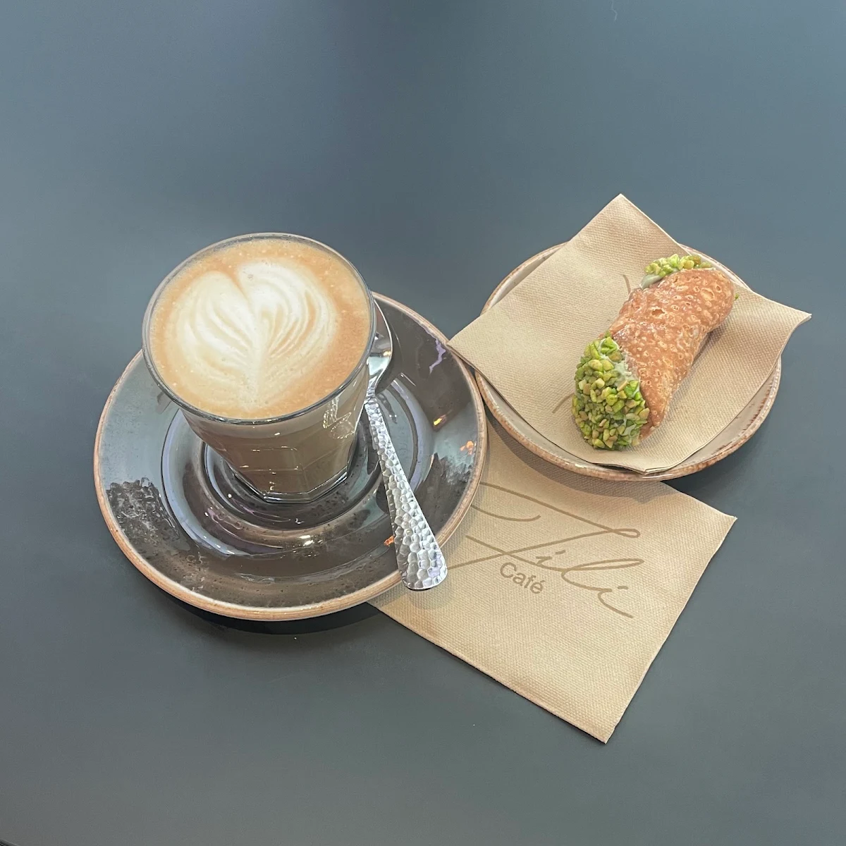 Highlights, Fili Café