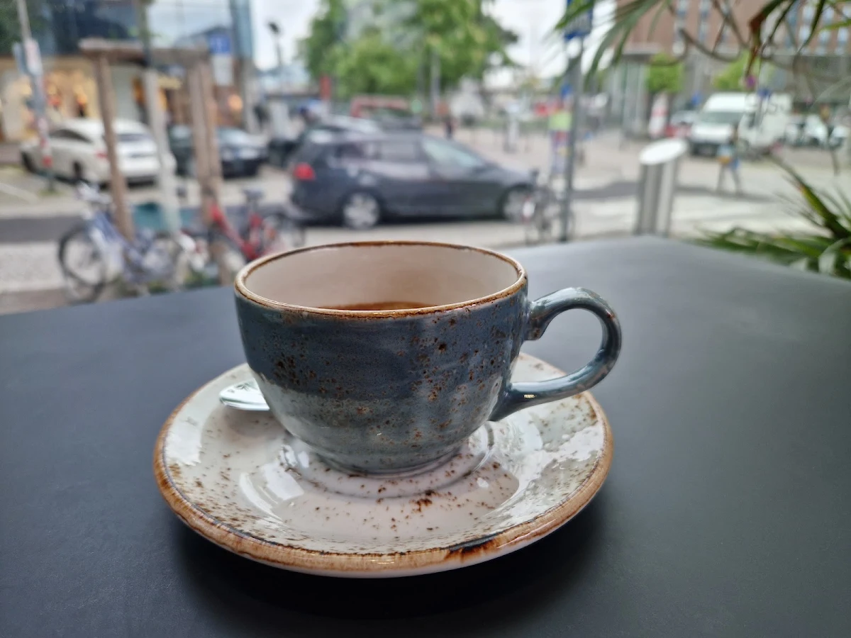 Highlights, Fili Café