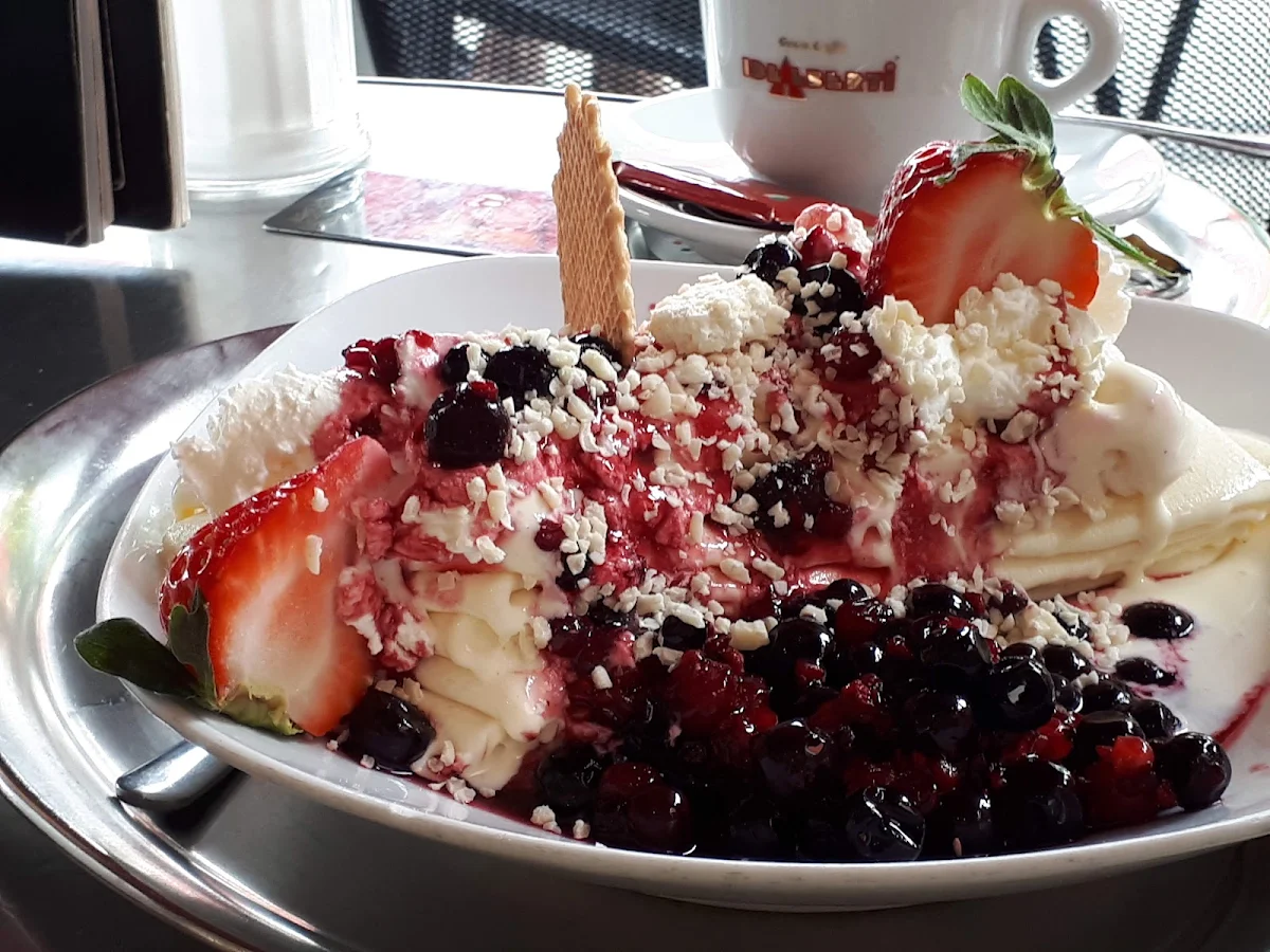 Waldfrüchten Eis, Eiscafé Peppone Kohlscheid