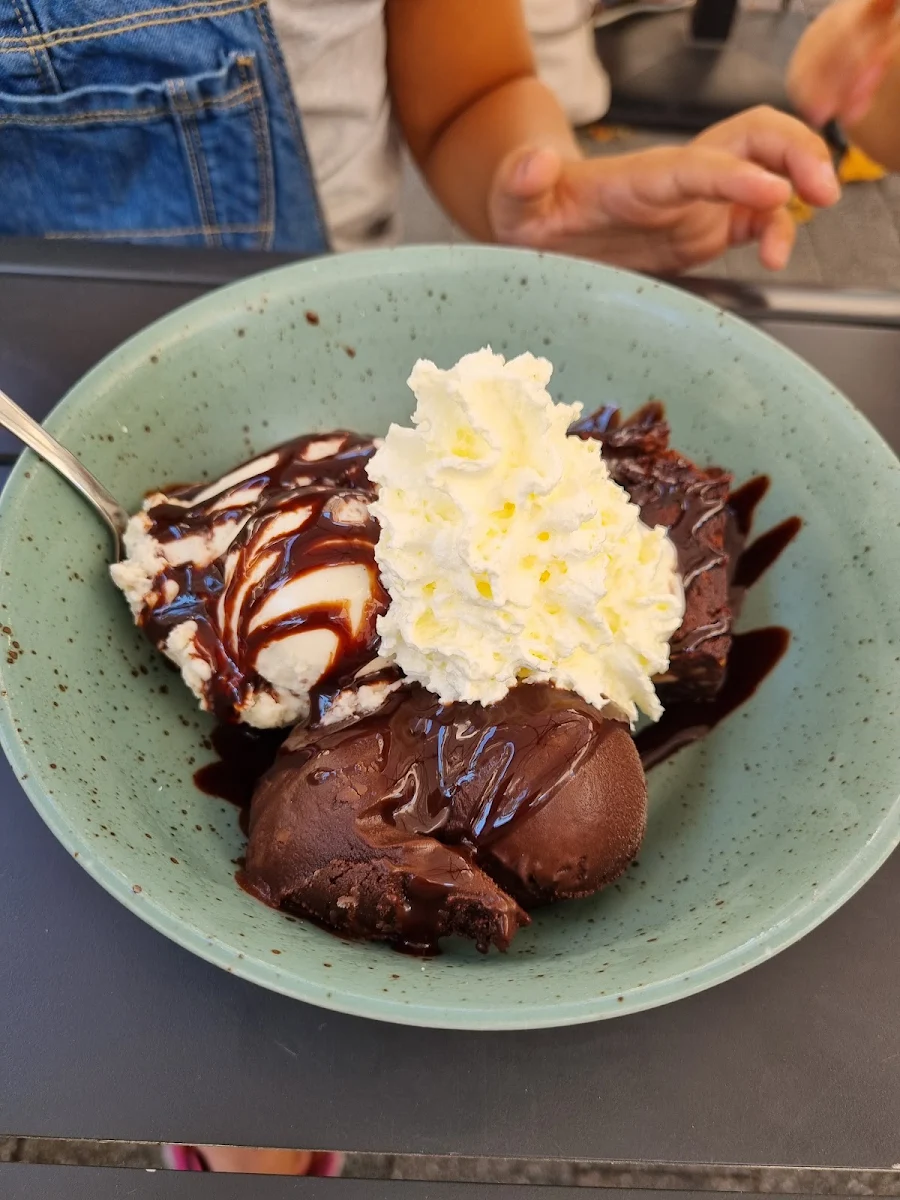 Hot Brownie Eis