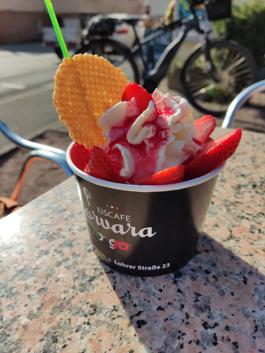 Erdbeer Eisbecher