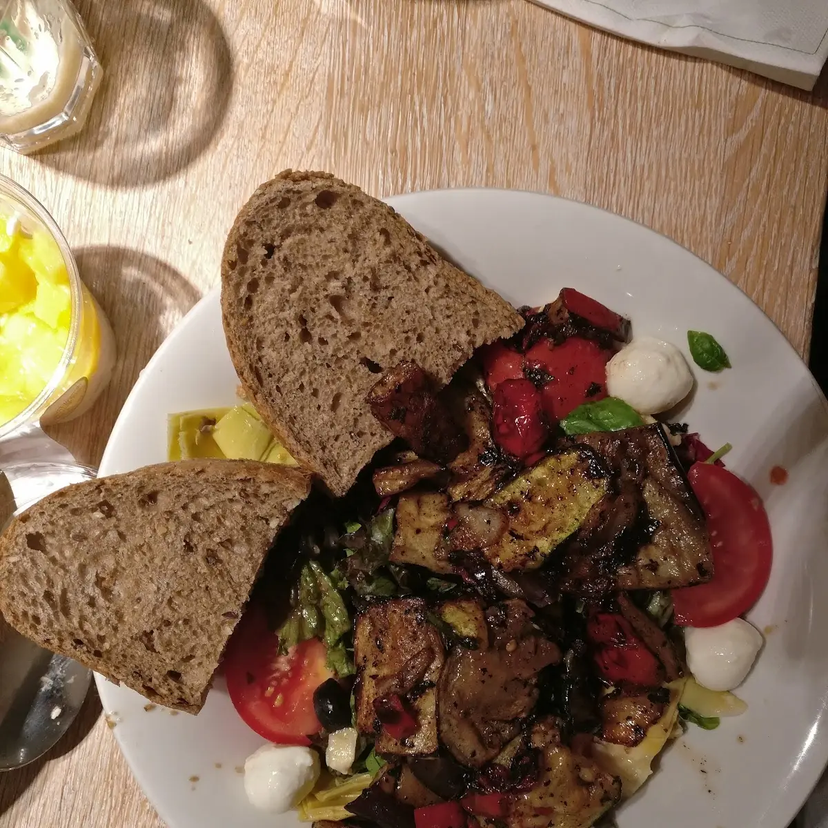 Highlights, dean&david | Bowls, Salate, Curries & Snacks im Fünf Höfe City Quartier München