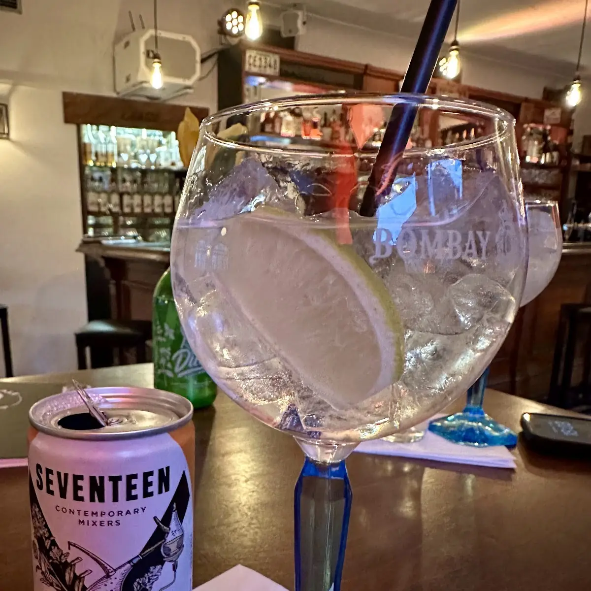 Gin, Centrale Restaurant & Bar