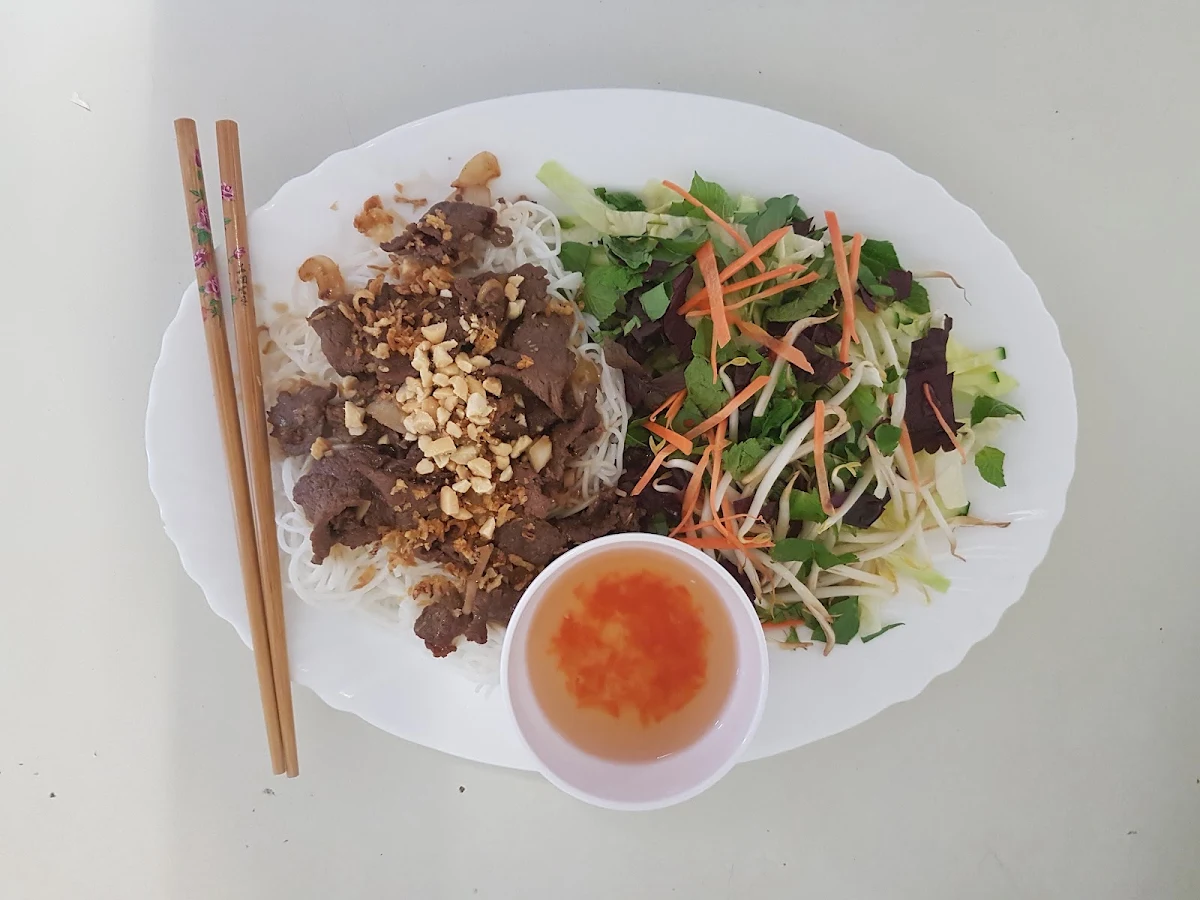 Bún Bò Xào, Non La Vietnam Imbiss