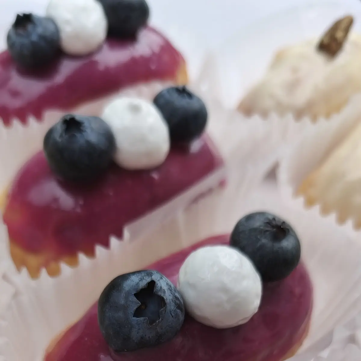 Eclair Blueberry