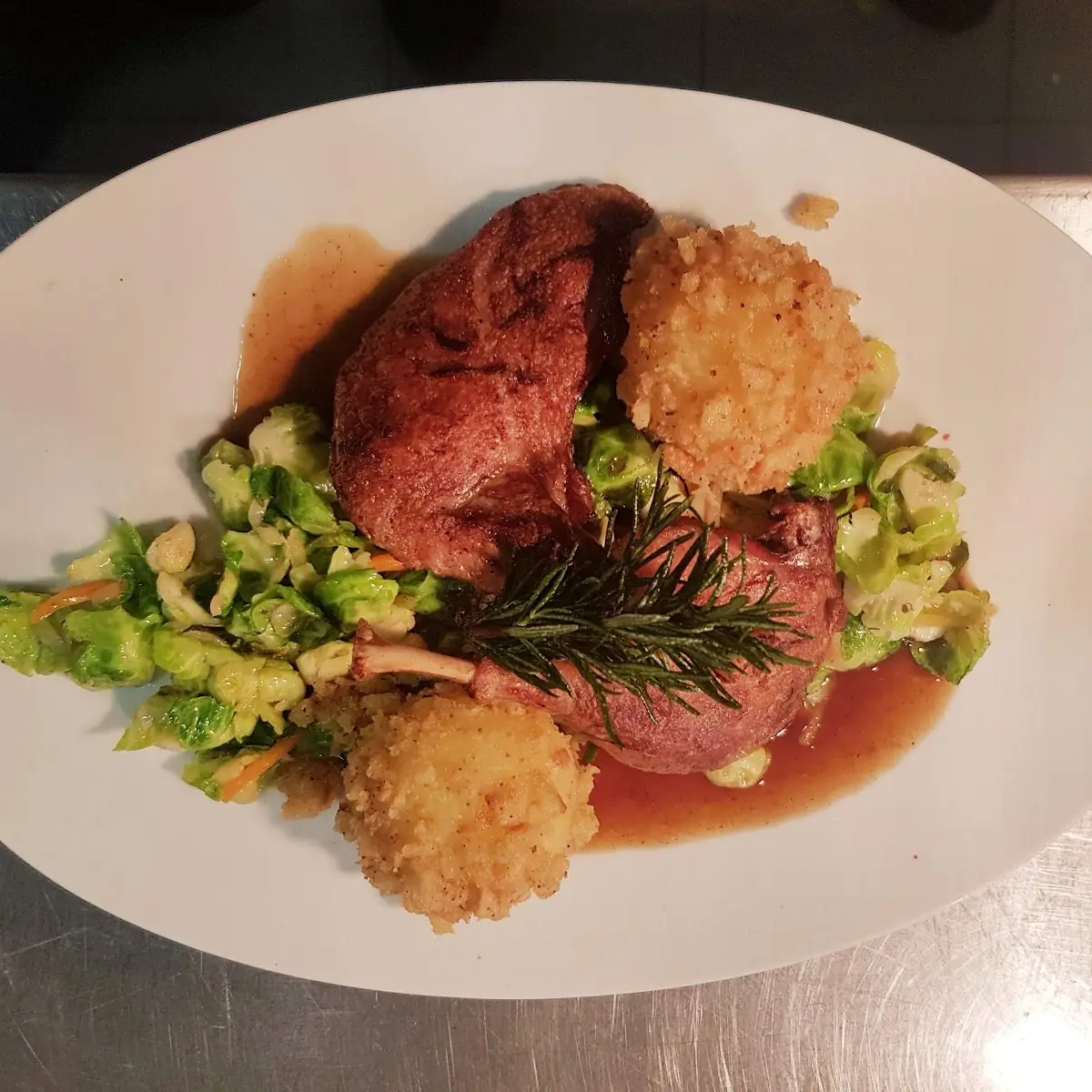 Ente Mit Rosenkohlgemüse