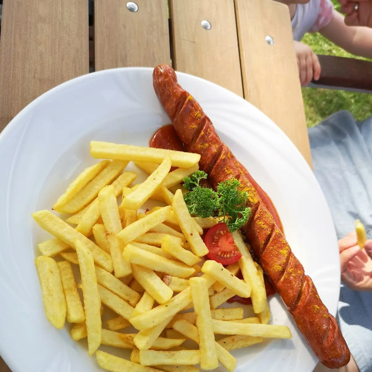 Currywurst Mit Pommes Frites, Restaurant Alte Schmiede