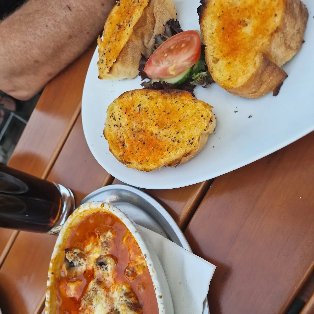 Überbackene Champignons, Taverna Elia