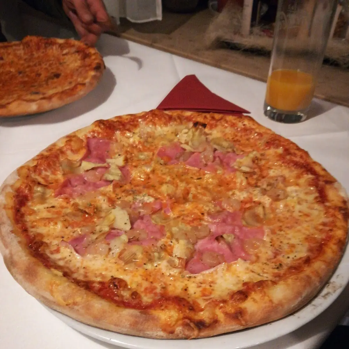 Salami, Ristorante Pizzeria Piccolo Mondo