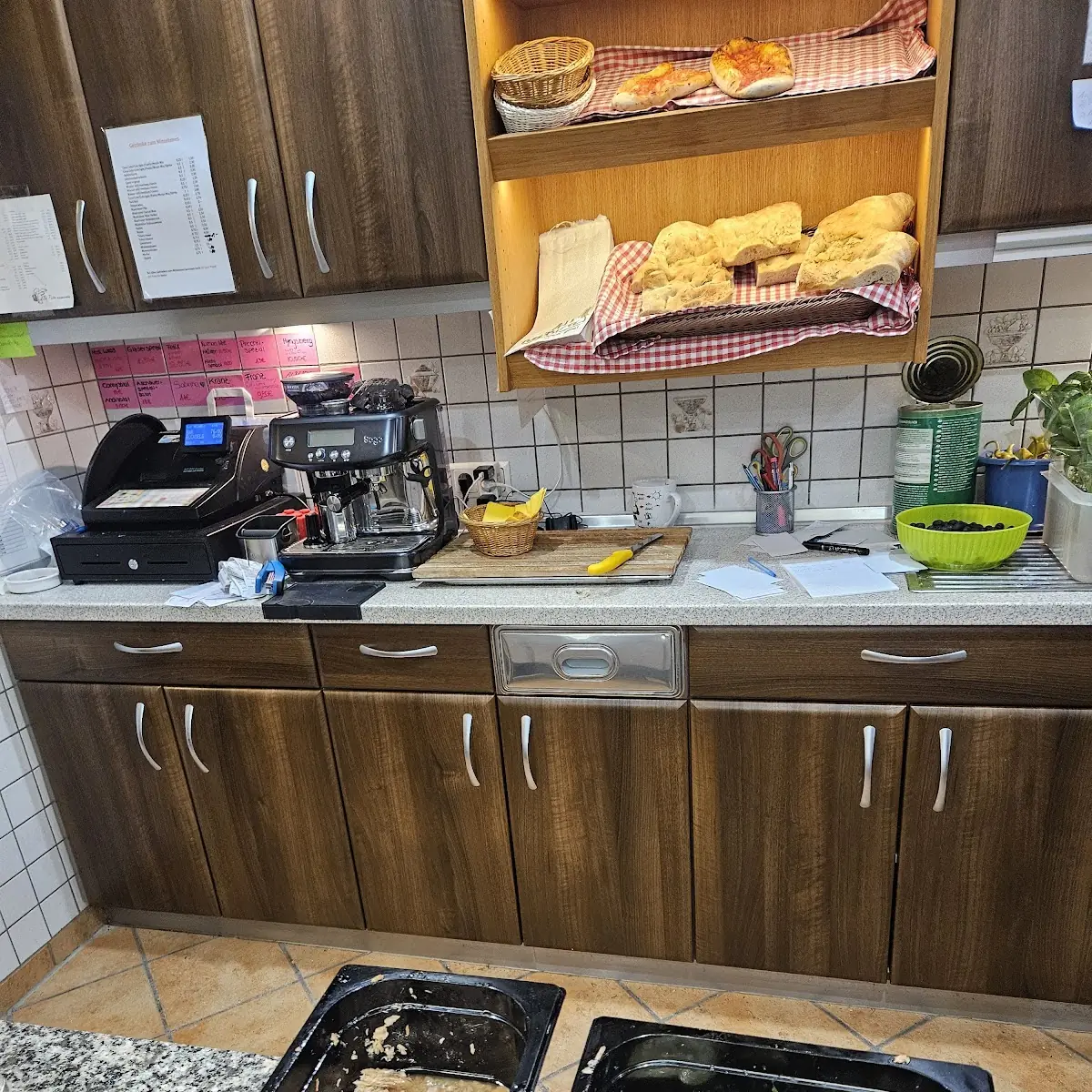 Kitchen, Pizzabäckerei „Da Pietro“