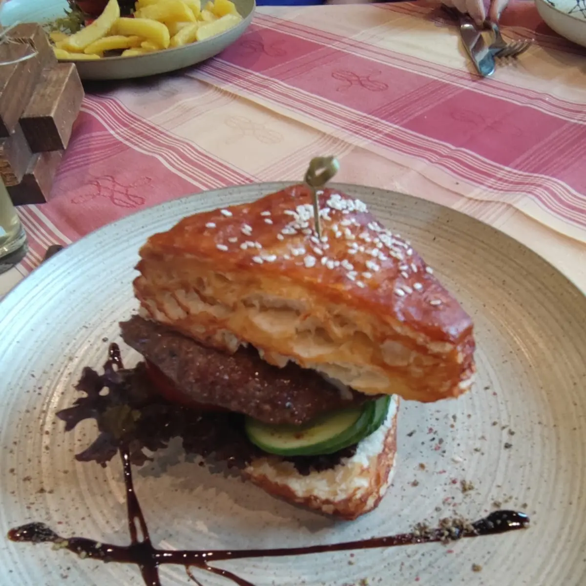 Hamburger, Gasthof Kornbachtal - Familie Loos