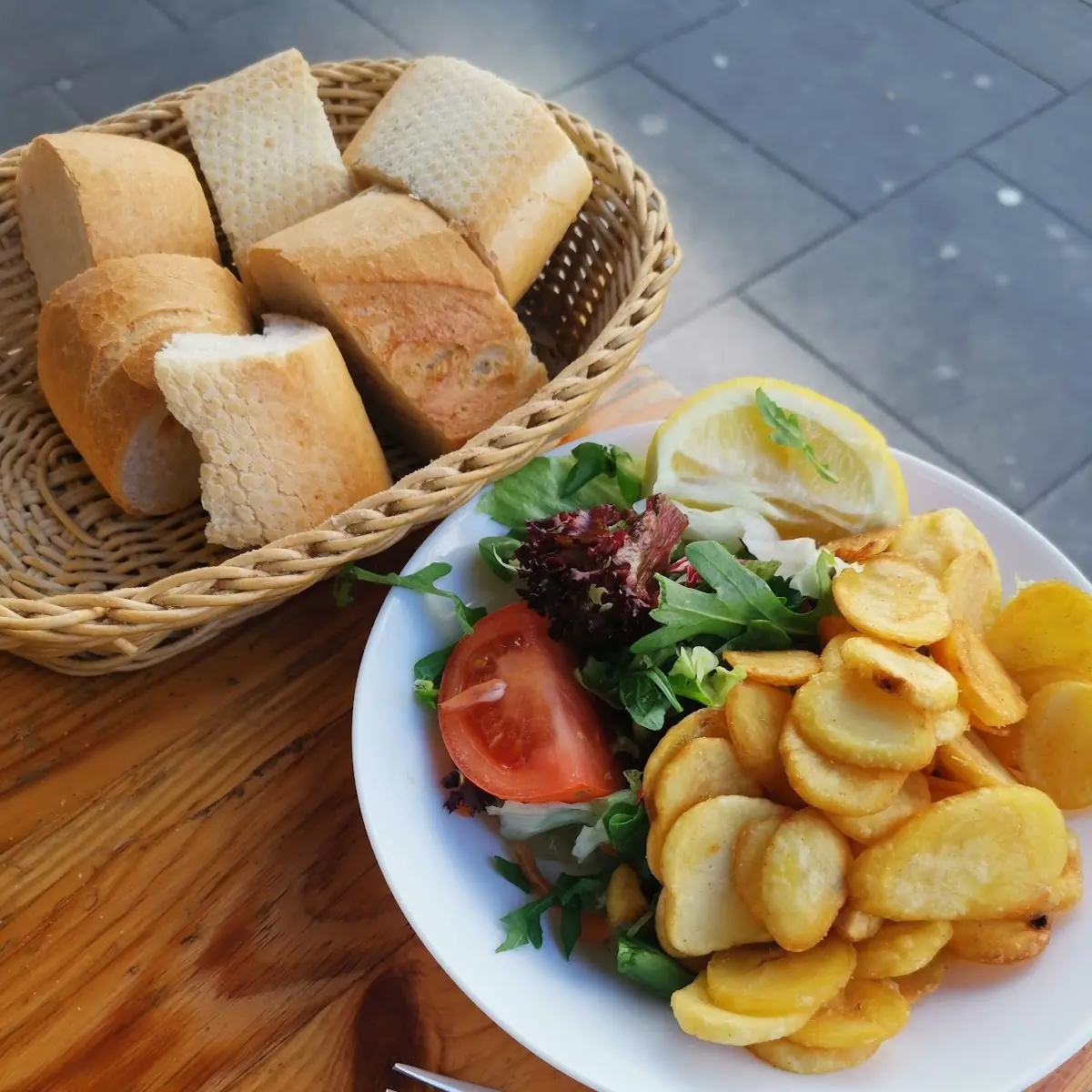 Pommes, Alims Fischimbiss