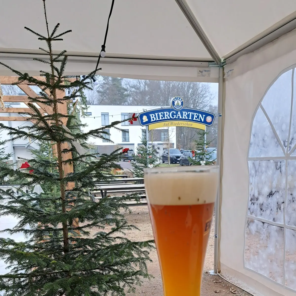 Weizenbier, PETERS Alm mit großem Biergarten