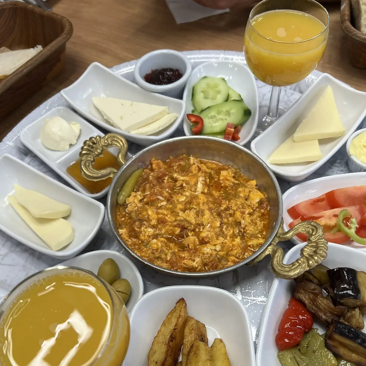 Highlights, Bolu Ziyafet Restaurant