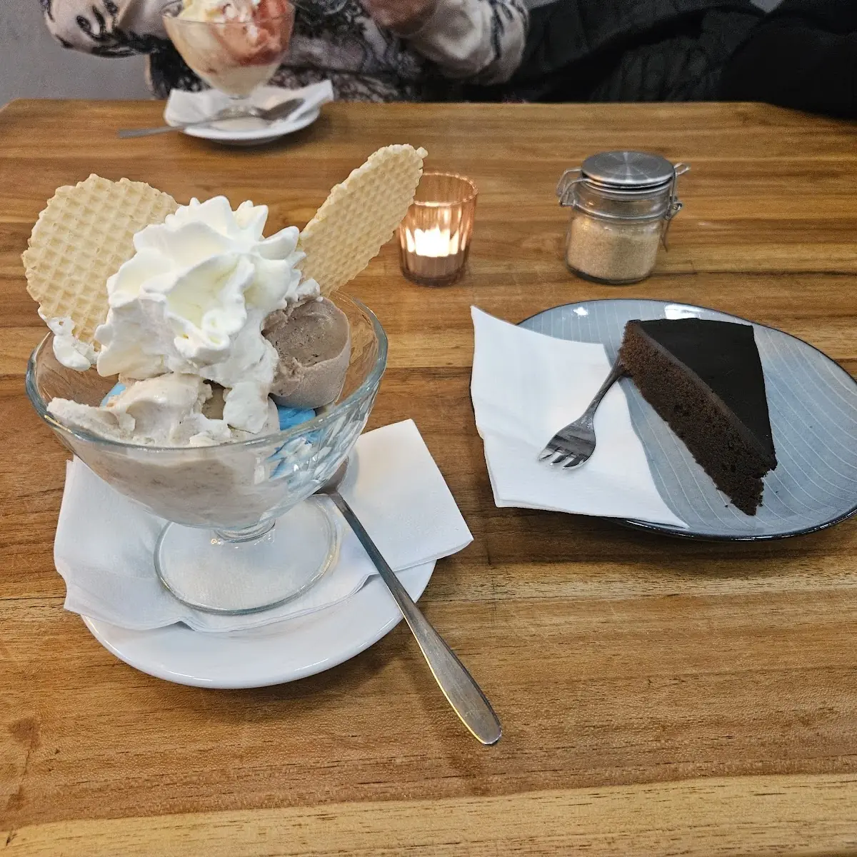 Highlights, Sweet Home Café