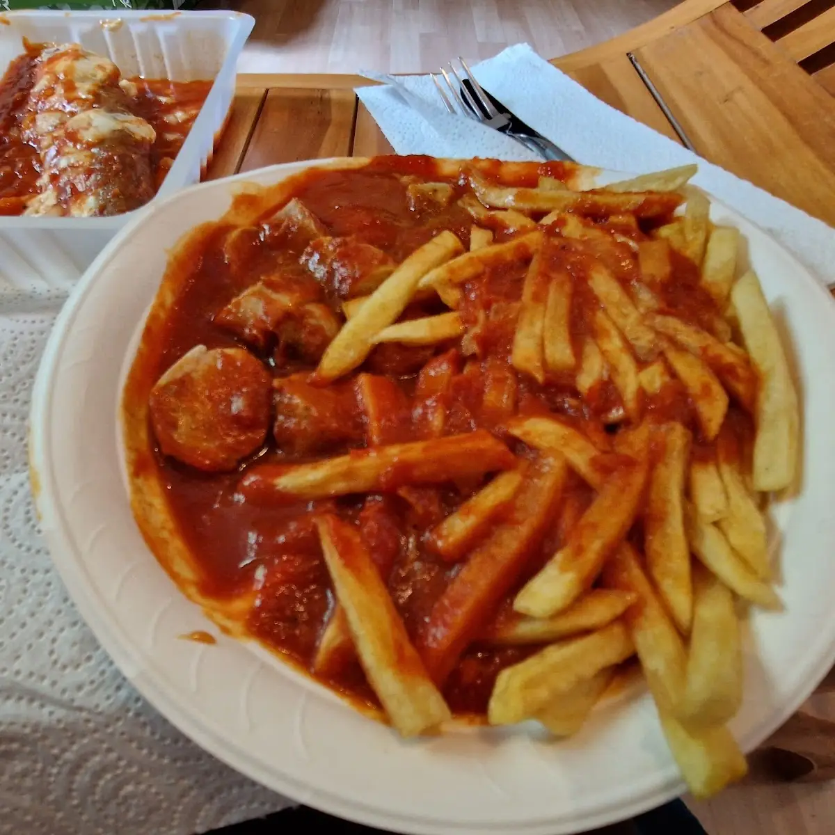 Das Soll Currywurst Pommes Sein