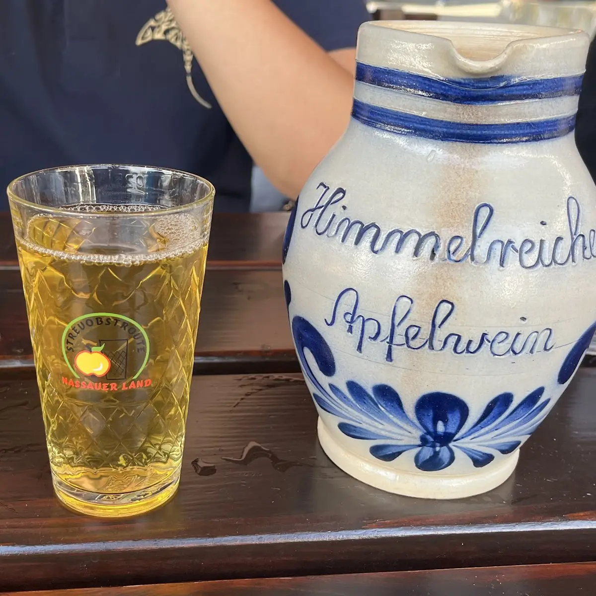 Ebbelwoi Oder Äppler Oder Apfelwein