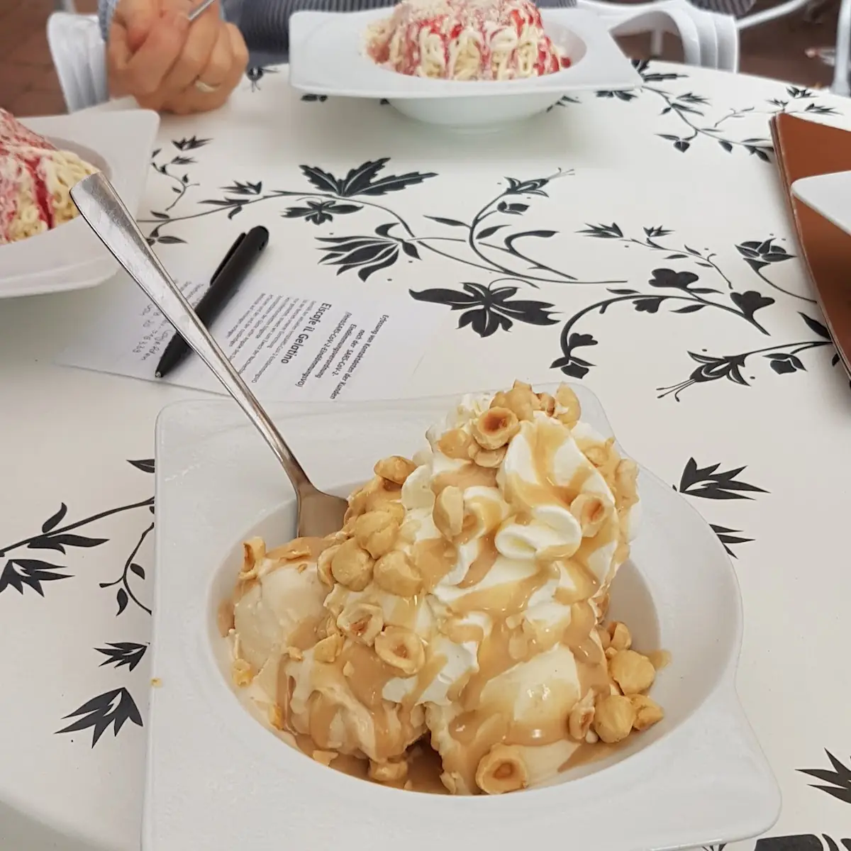 Haselnussbecher