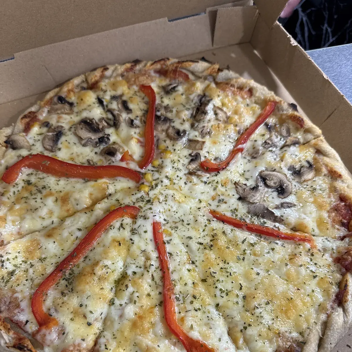 Highlights, Pizza Halla