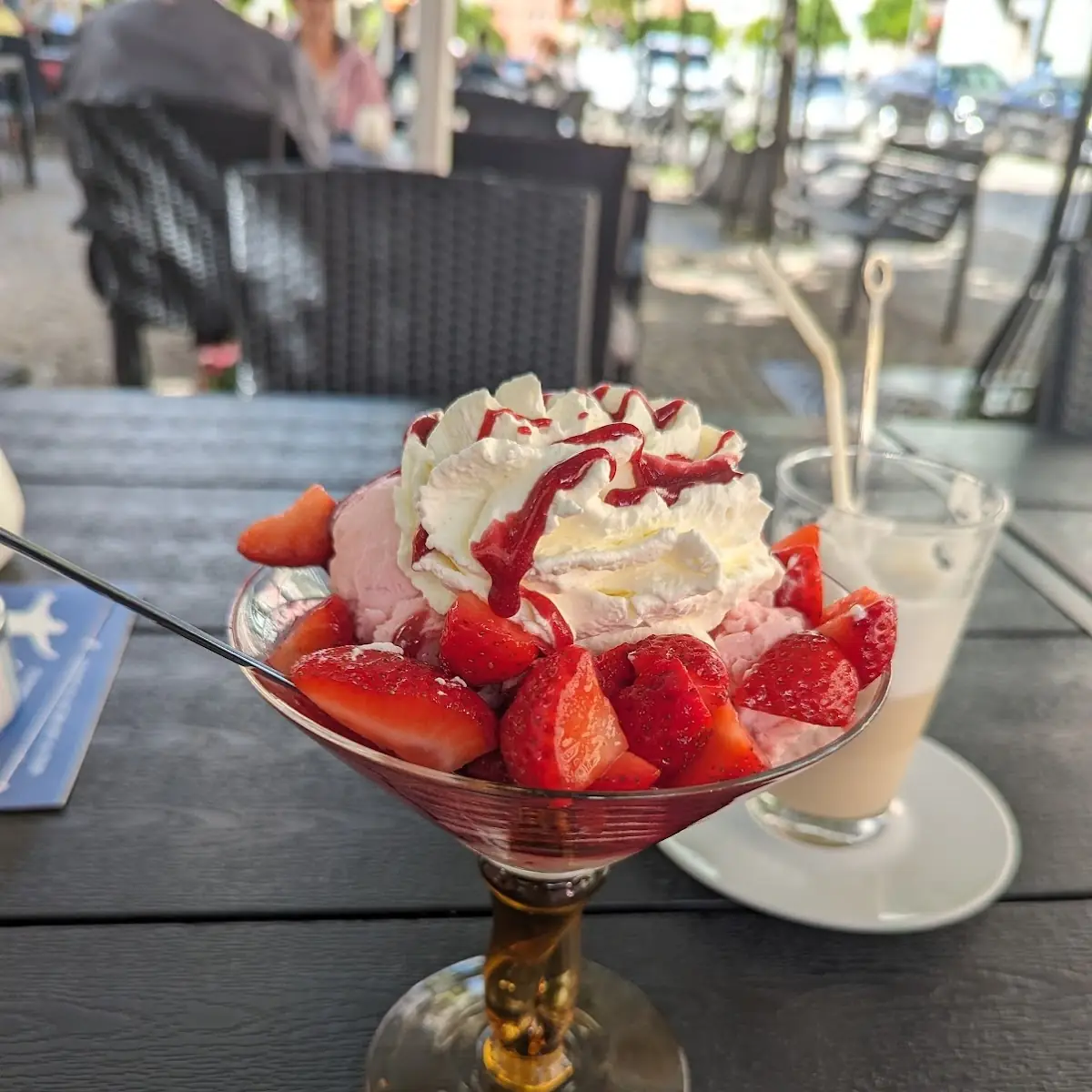 Erdbeer Eisbecher