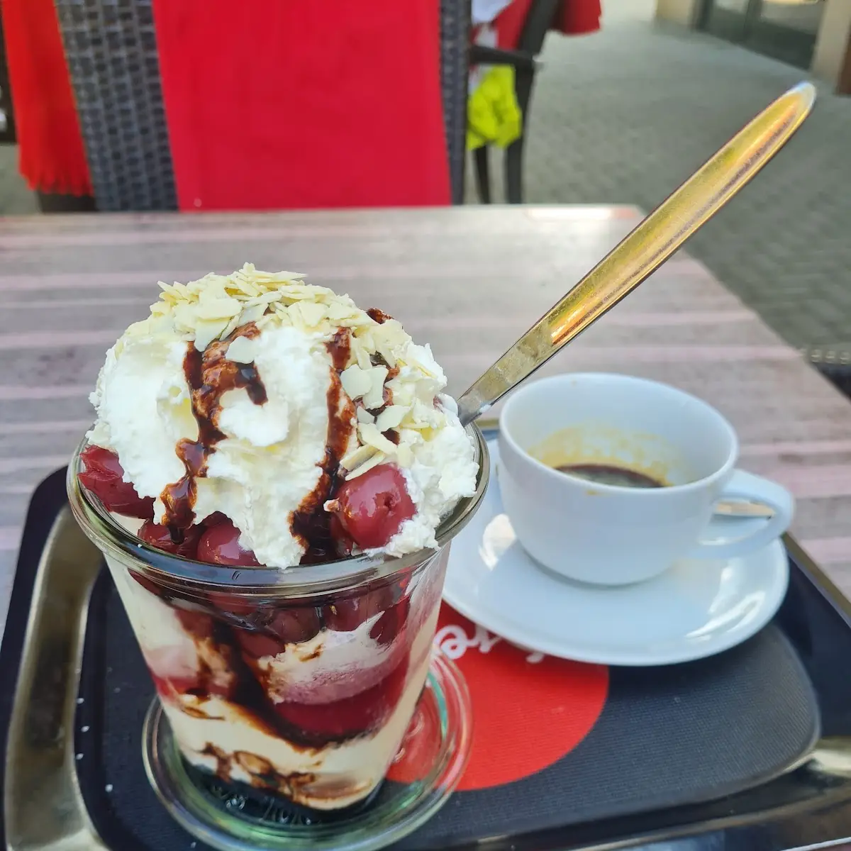 Softeis Mit Kirschen