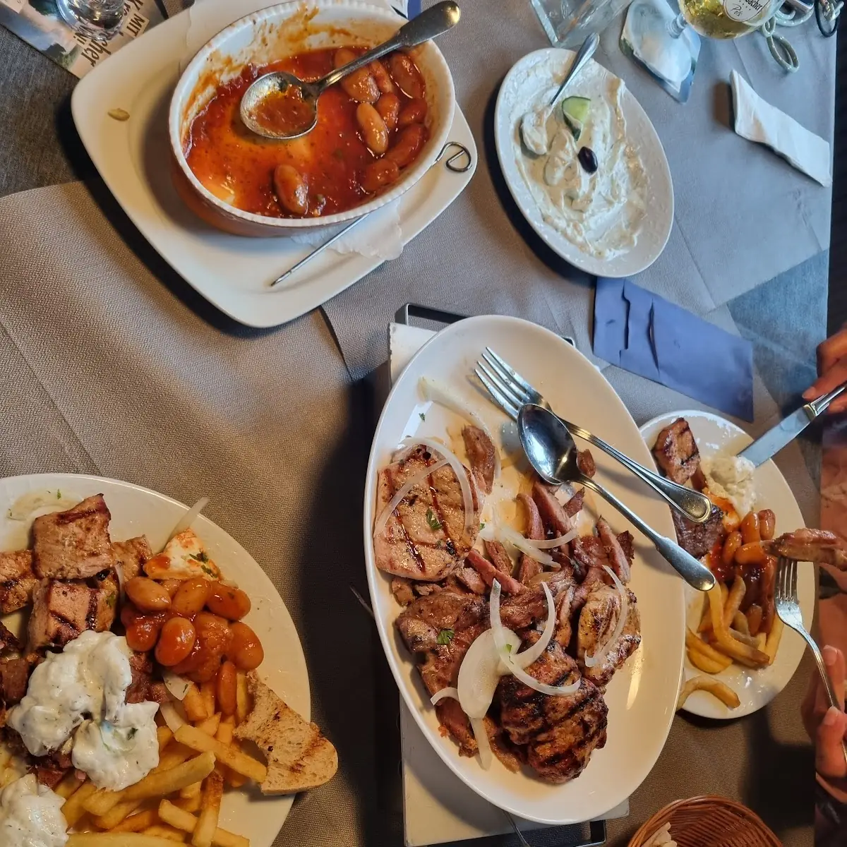 Highlights, Restaurant Sirtaki