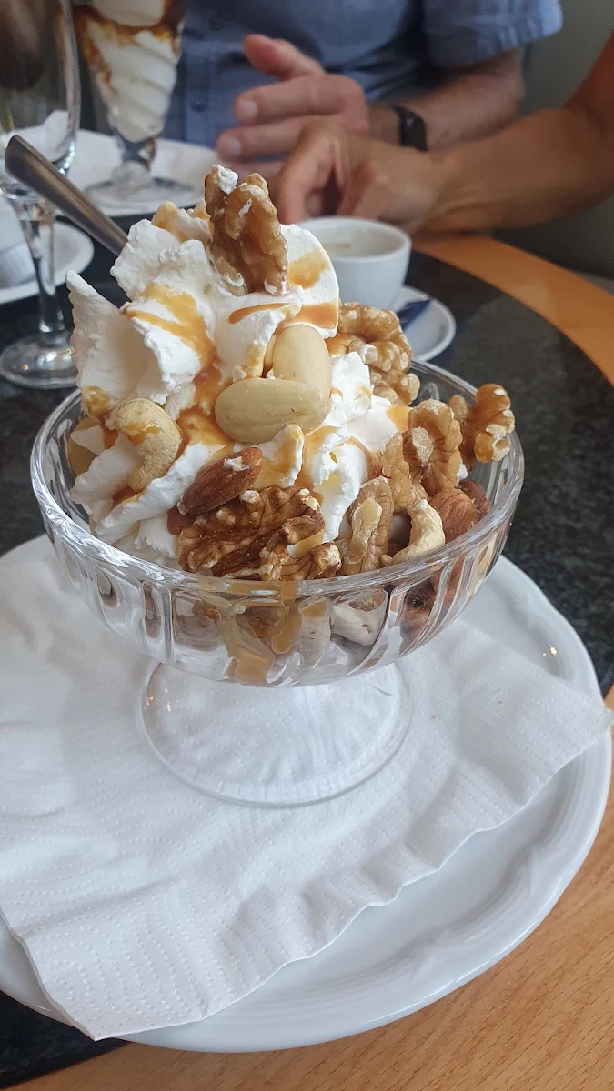 Nusseisbecher