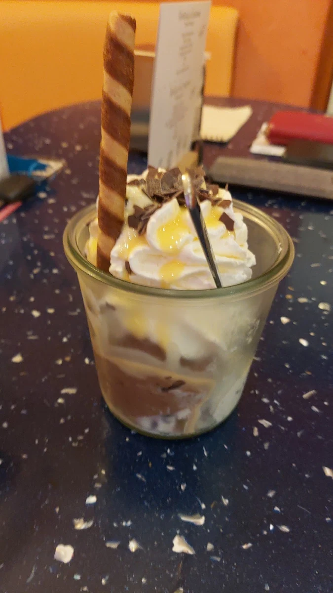 Eierlikör Eisbecher