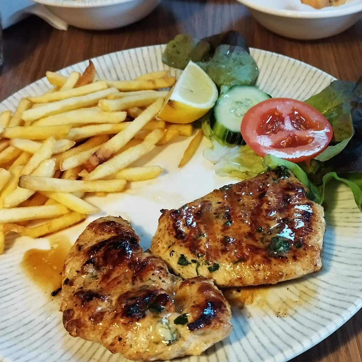 Putensteak Mit Salat