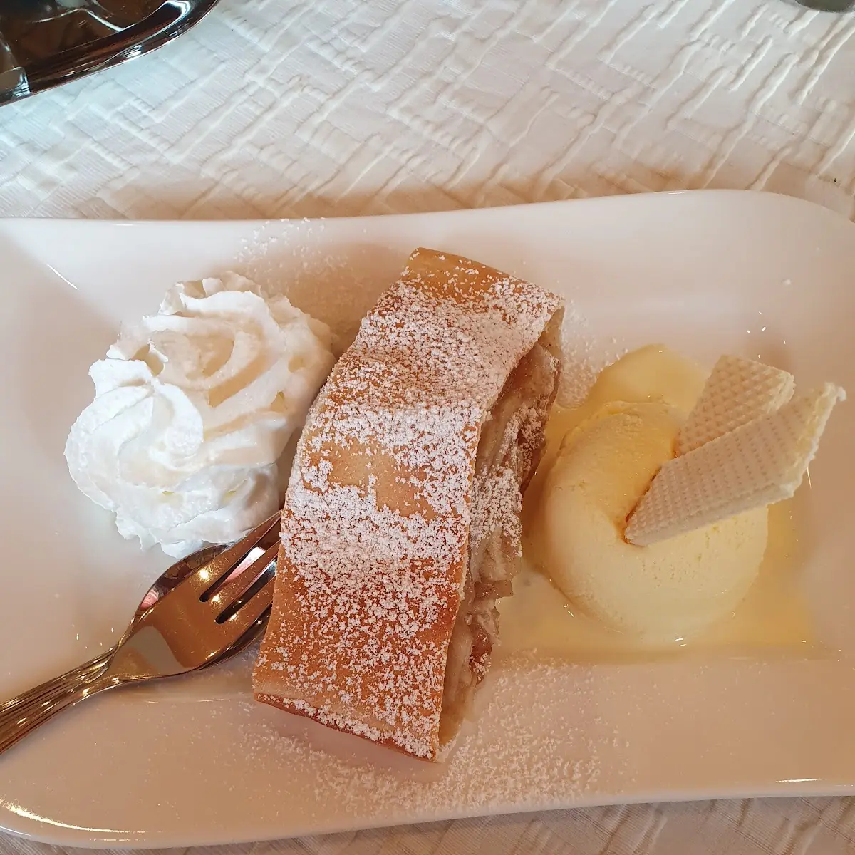 Apfelstrudel, Gaststätte Zur Tribüne