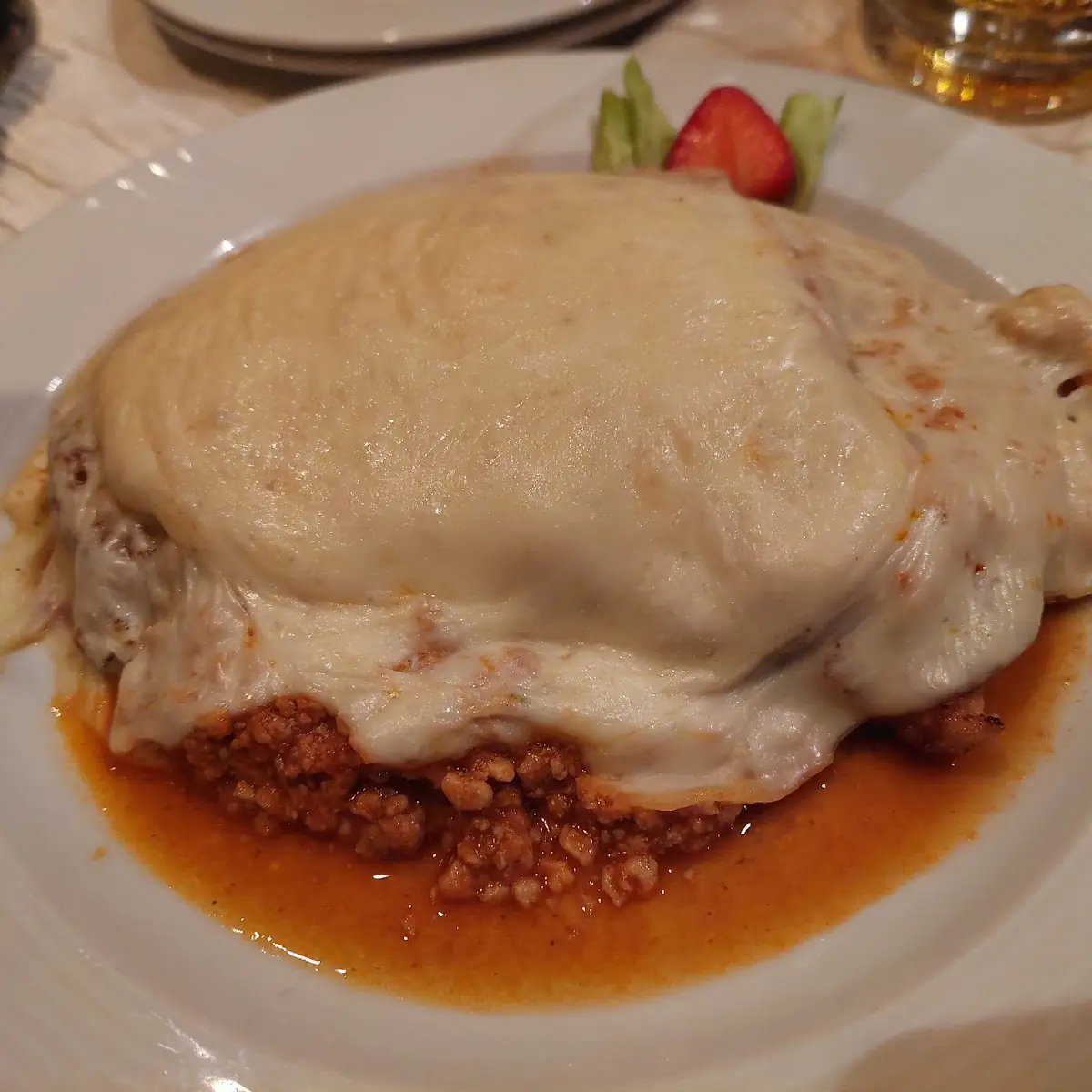 Bolognese Schnitzel, Gaststätte Zur Tribüne
