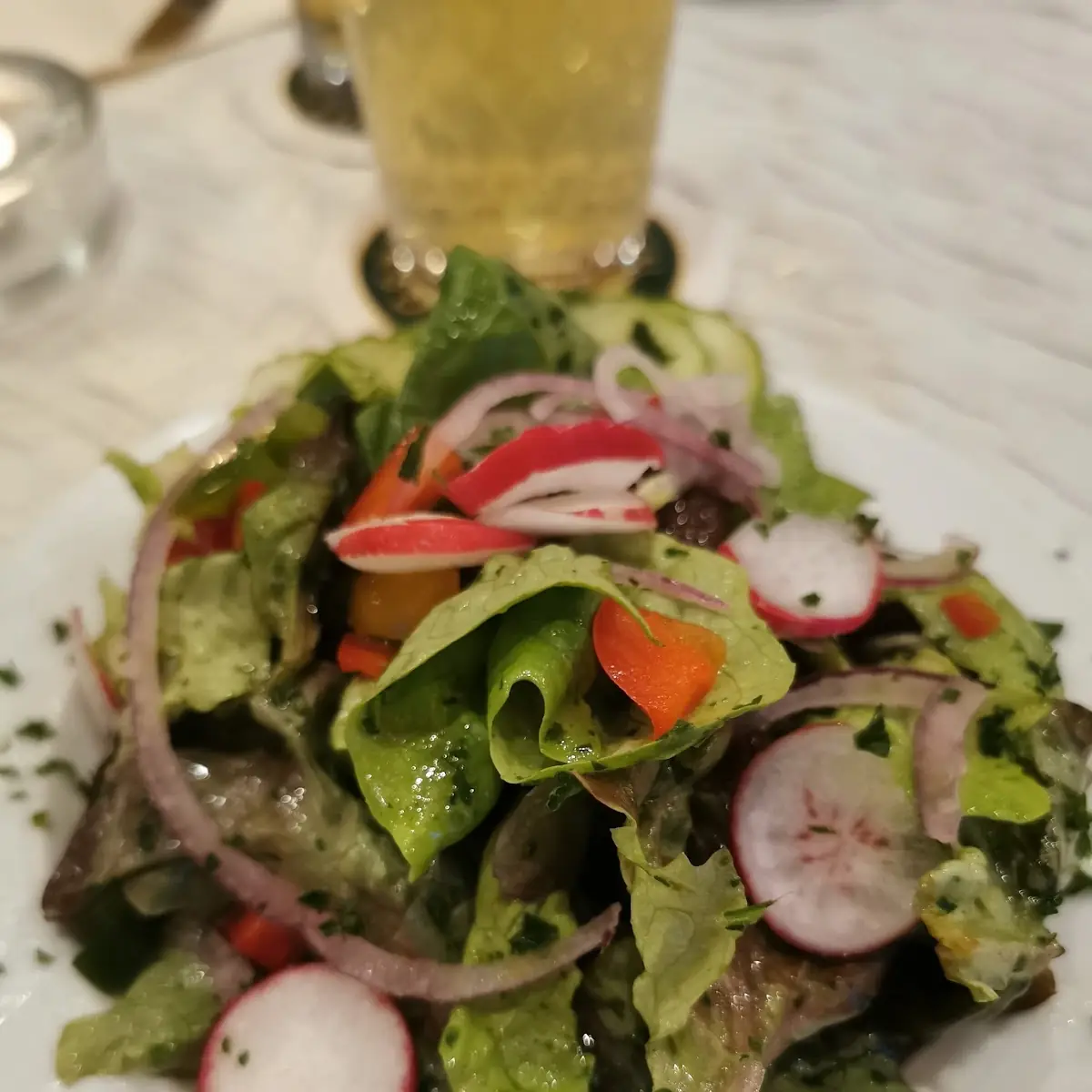 Großer Salatteller, Gaststätte Zur Tribüne