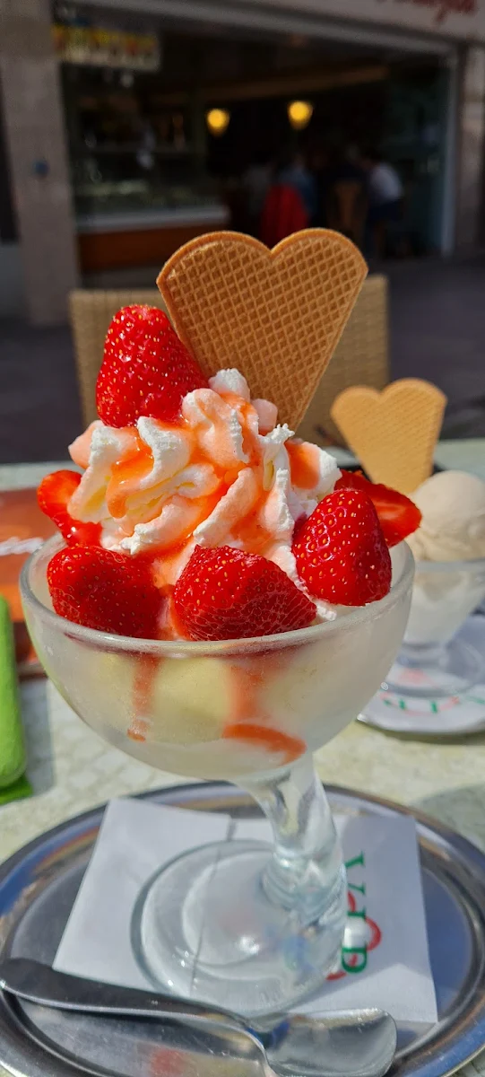 Erdbeerbecher