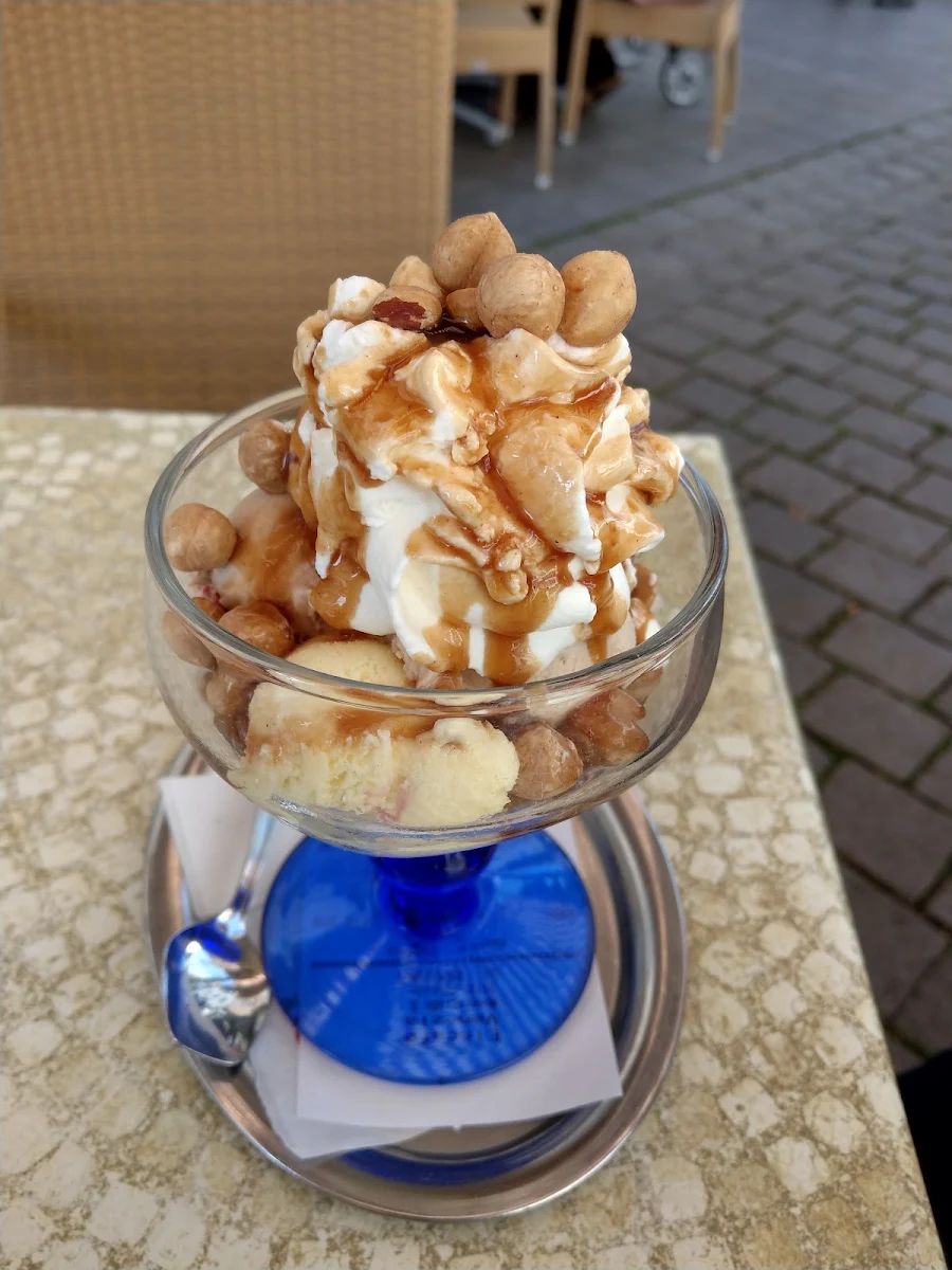 Nuss Eisbecher