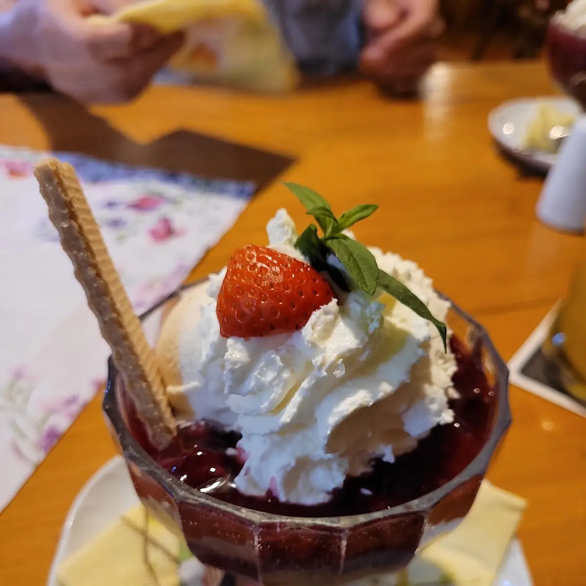 Rote-grütze-eisbecher