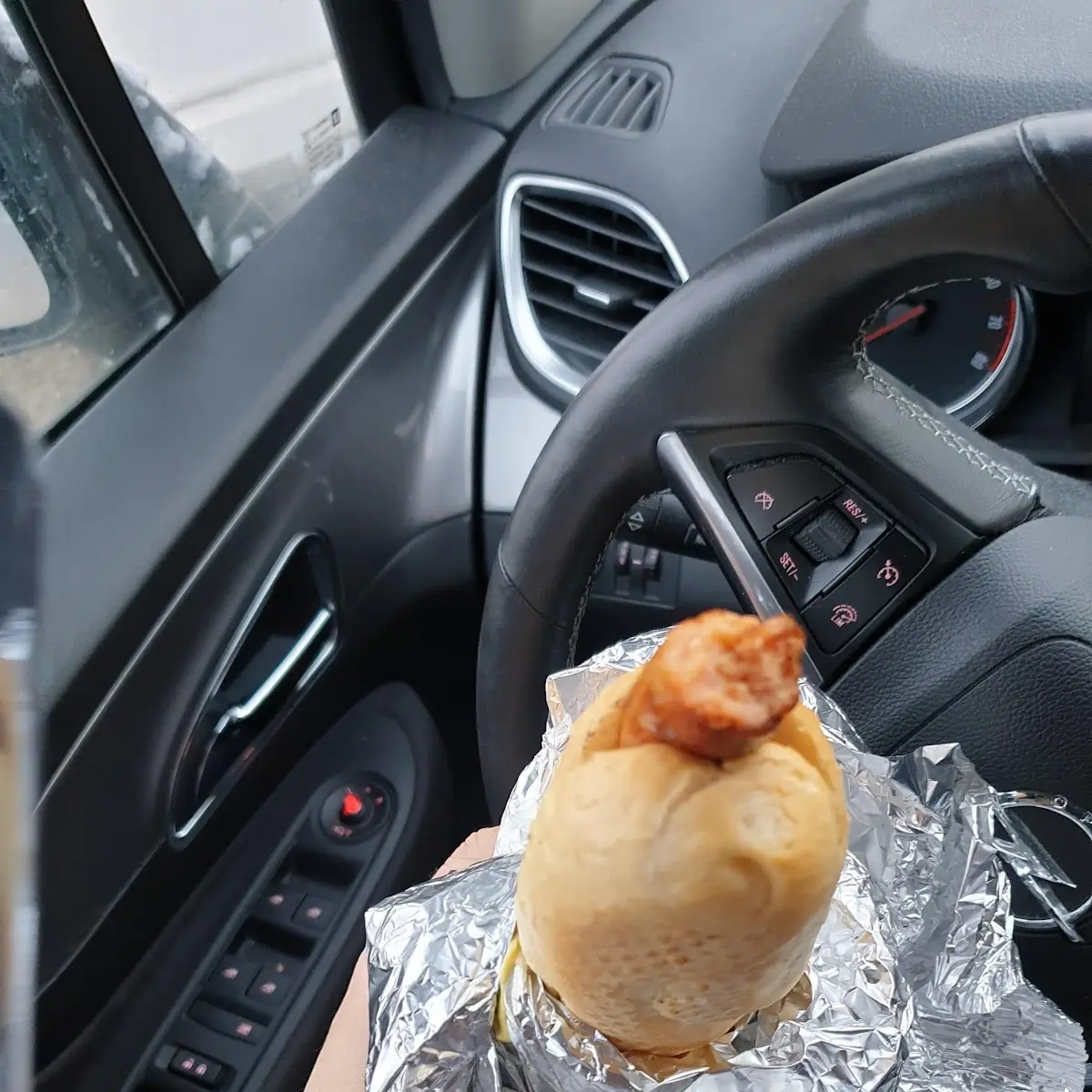Halber Meter Bratwurst