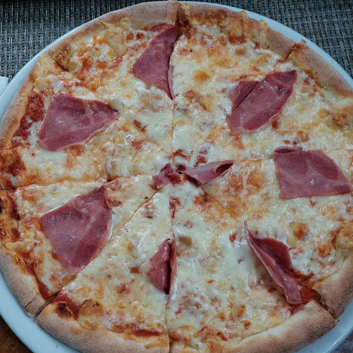 Salami, Sayni Team - Pizza & Döner