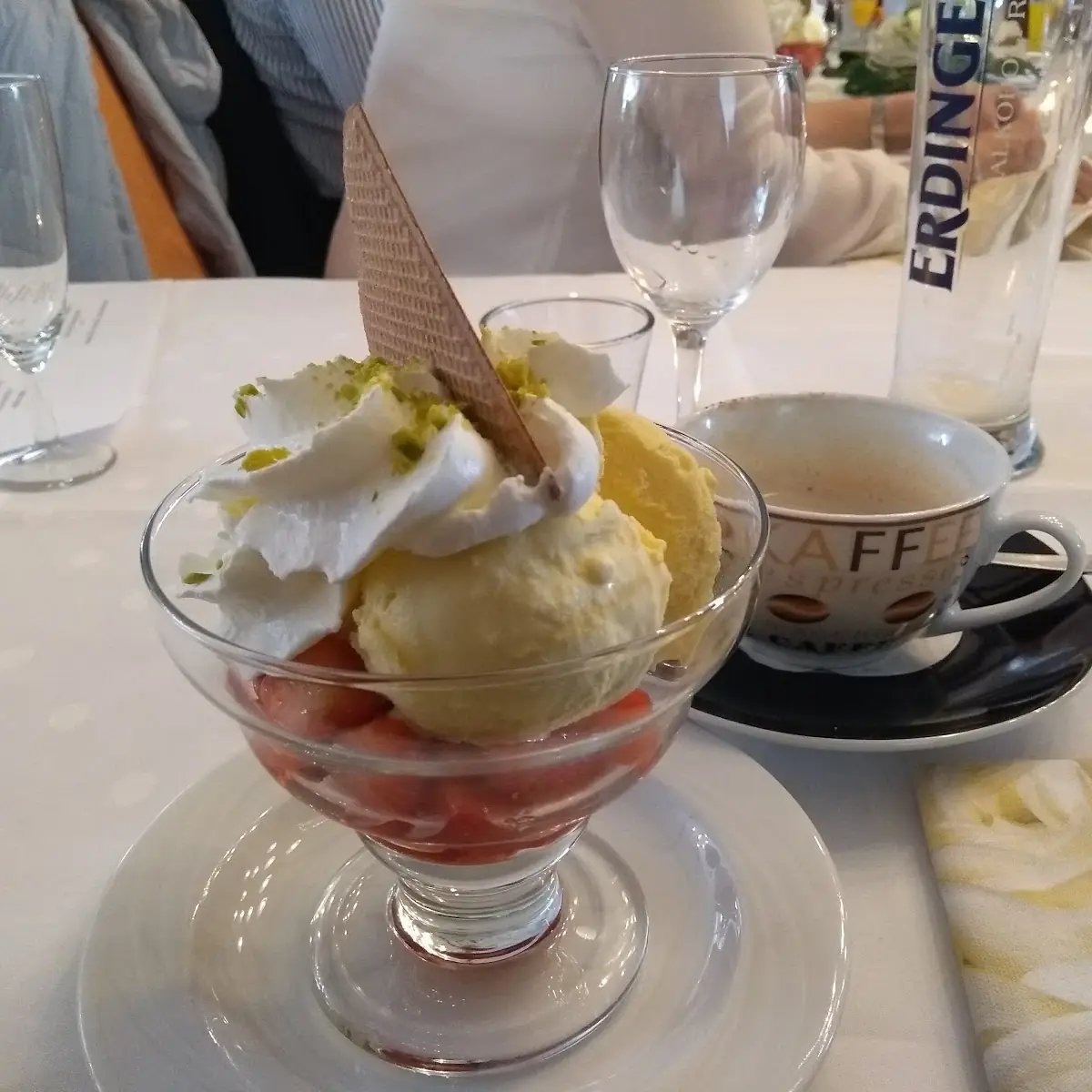 Erdbeerbecher