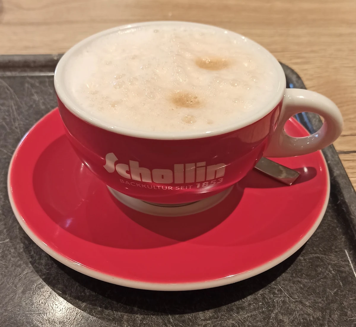 Milchkaffee, Bäckerei Schollin