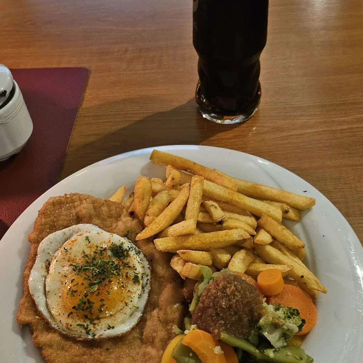 Hamburger Schnitzel Wiener Art, Sportsbar Fair Play