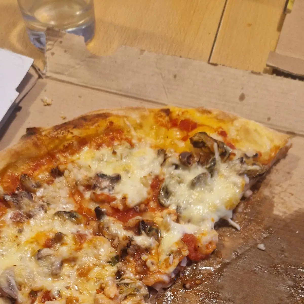 Highlights, Pizza im Hof