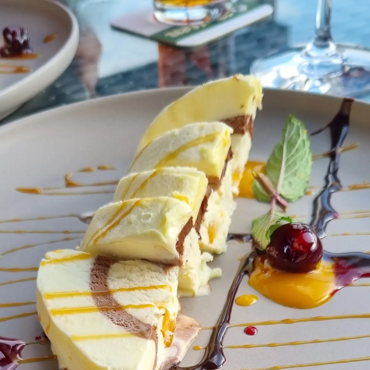 Highlights, Restaurant TopSpin
