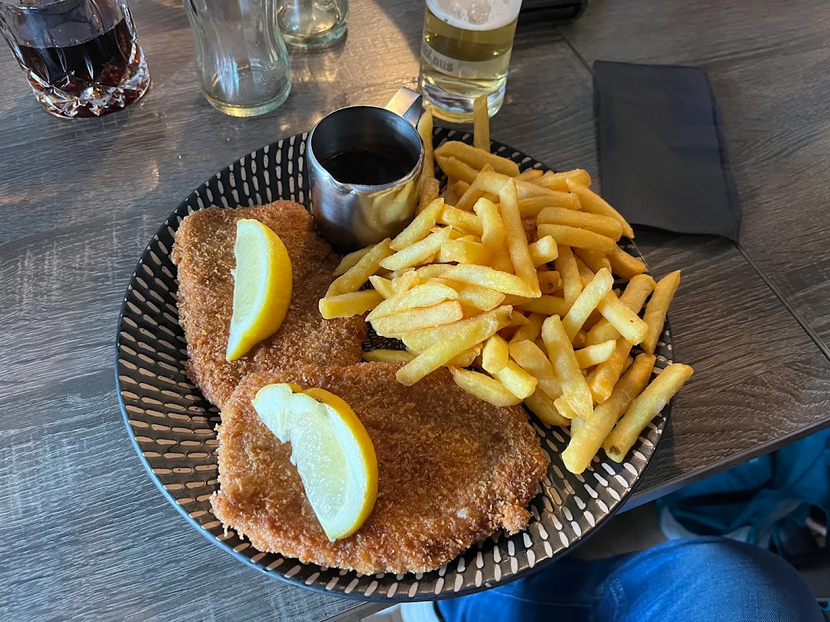 Schnitzel Mit Pommes Frites