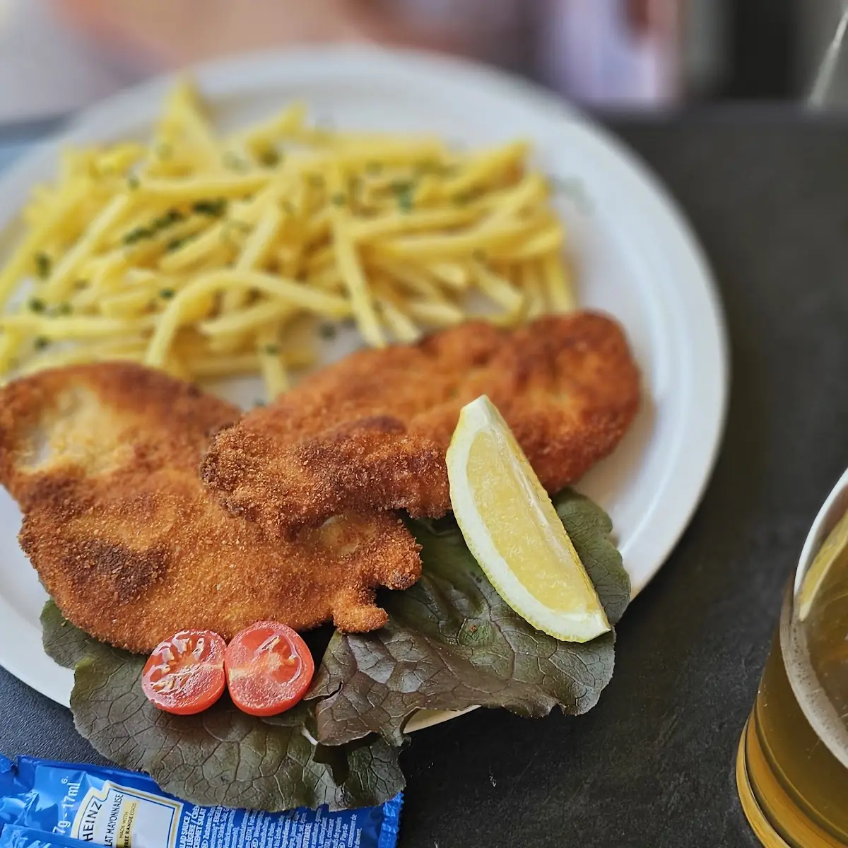 Putenschnitzel Mit Pommes