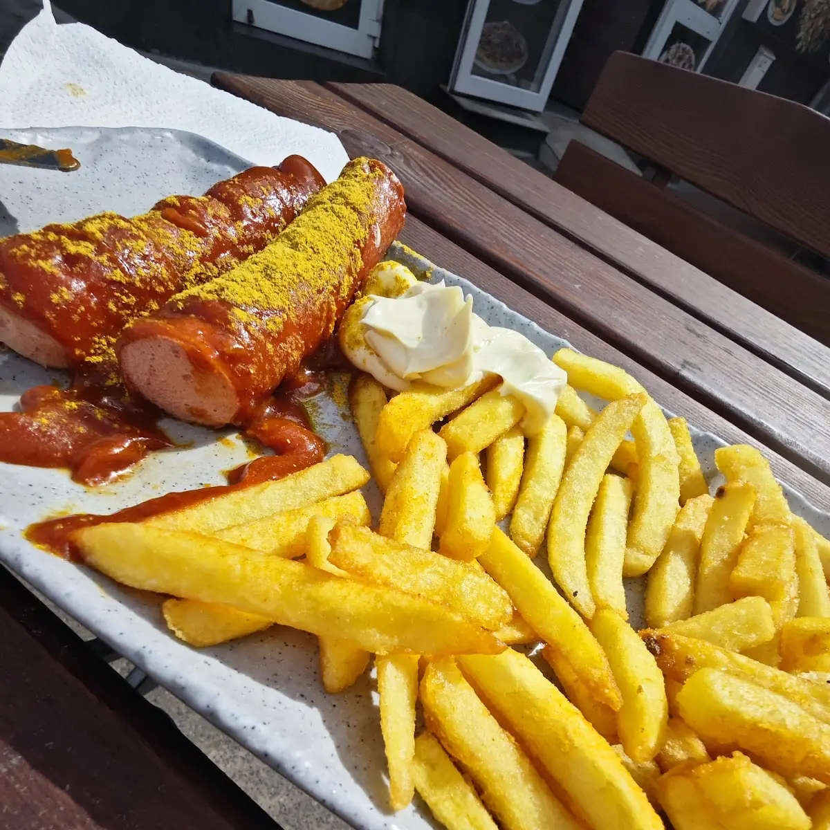 Currywurst Pommes
