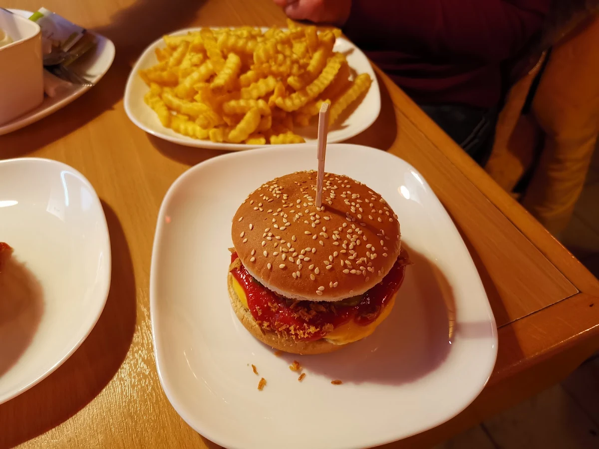 Burger Mit Pommes